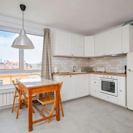 Apartman Bright And Cozy 1bd Desk By Flat Mаnаger Szófia